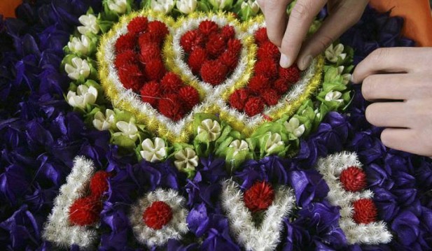 Iran Forbids Valentines Day Celebrations 