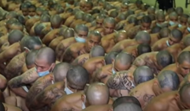 El Salvador Prisoners Interlock Bodies Together in Jail Lockdown After Spike of Gang-Related Murders