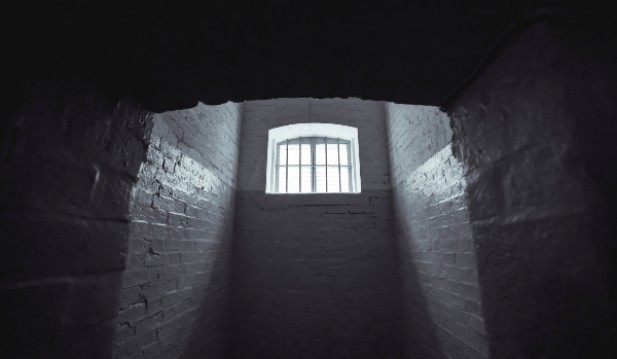 Female inmate gives birth inside jail cell without guards noticing