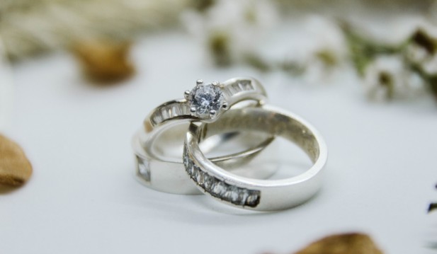 The Uprise of Oval Engagement Ring Popularity
