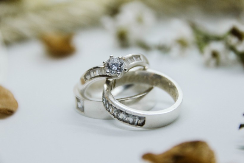The Uprise of Oval Engagement Ring Popularity