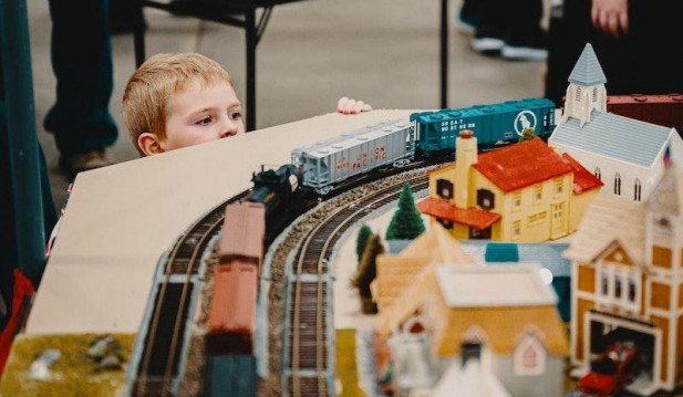 Why Model Train Sets Make Great Christmas Presents