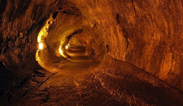 Experts Suggest That Lava Tubes on the Moon and Mars Are Useful to Astronauts