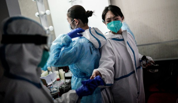 Wuhan People Thanks Medical Staff With Drama 