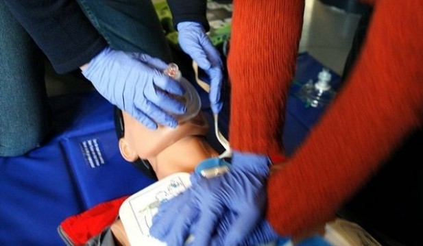 CPR: The Essential Steps to Save a Life That Everyone Needs to Know