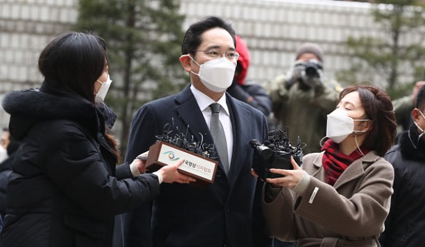 Samsung Electronics Vice Chairman Jay Y. Lee Appears at Court for Verdict on Corruption Charges