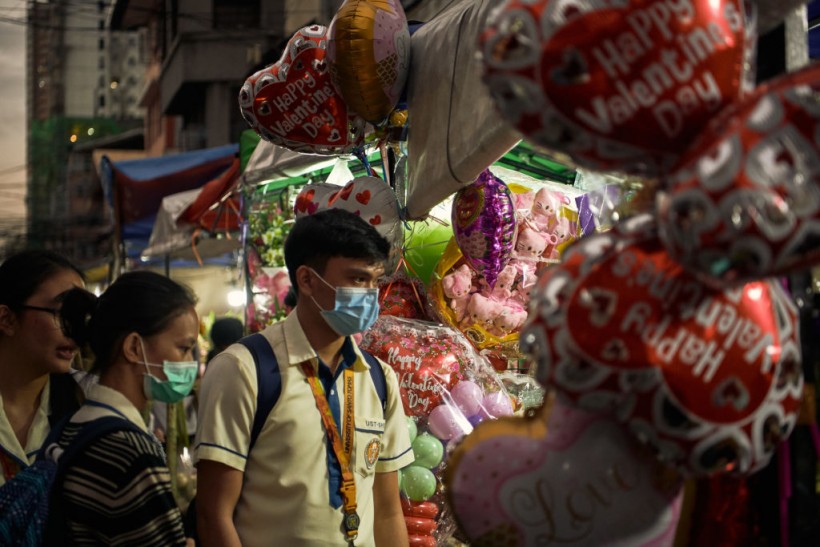 Filipinos Celebrate Valentines Day Desptie Fear of The Wuhan Covid-19