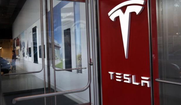 Tesla Plant Records Hundreds of COVID-19 Cases 