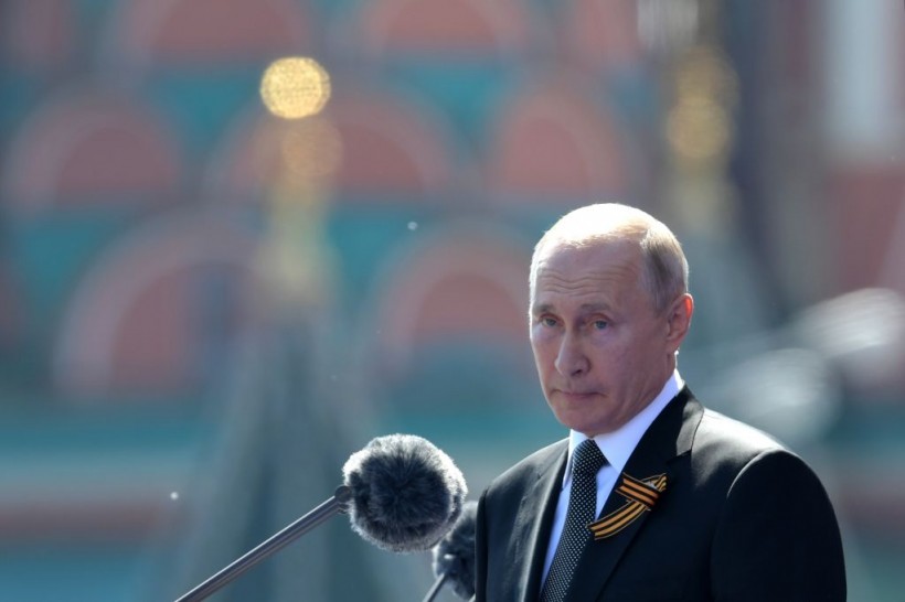 Vladimir Putin Tests Joe Biden by Massing Troops Along Ukraine's Border, Former US Ambassador Warns