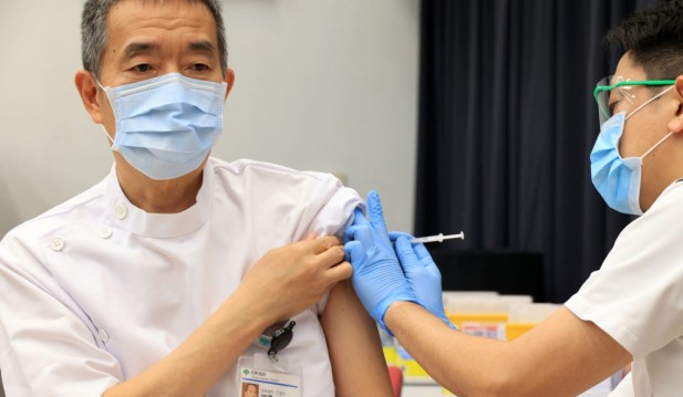 Tokyo Adopts Tougher COVID-19 Rules, Elders Start To Receive Vaccine
