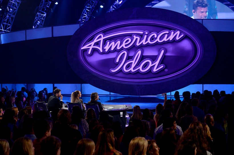 WATCH: American Idol Star Hunter Metts Messes Up with Song Lyrics, Breaks Down in Tears