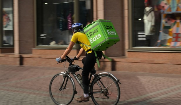 7 Best Food Delivery Services to Check Out and Compare With