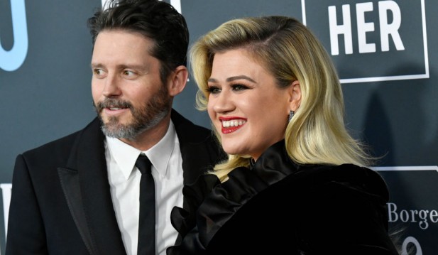 Kelly Clarkson Prepares for a Nasty Divorce with Brandon Blackstock, Refuses Idea to Settle