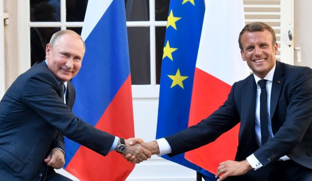 Macron Heads To Meet Putin in Russia In Bid To De-escalate Ukraine Tensions By Proposing A 'New Balance'