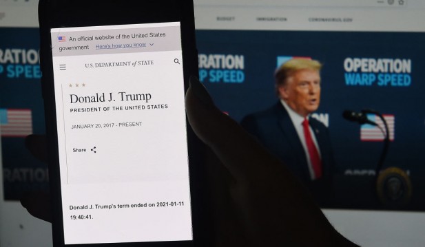 Donald Trump Launches Social Media App on Apple Store; Here's How To Create Truth Social Account as Thousands Sign Up!