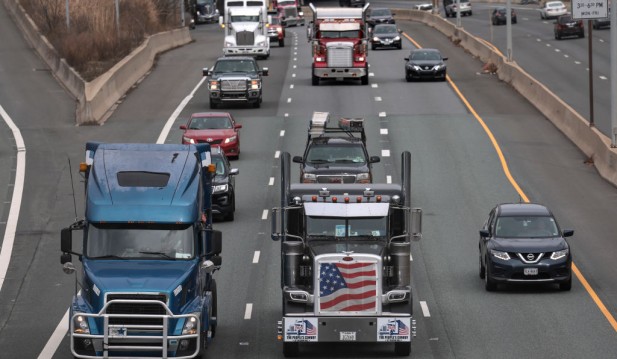 US Freedom Convoy: Cyclist Goes Viral After Slowing Down Truckers in Washington