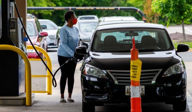 $400 Gas Rebate: Here's Who May Qualify and How To Get Another Benefit Amid High Fuel Prices