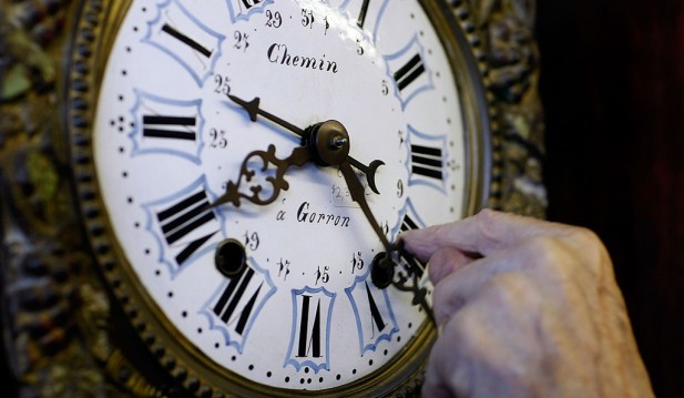 US Daylight Savings Bill Hit With Potential Issues: Why Are Lawmakers Hesitant About Passing It?