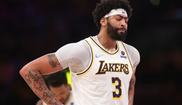 Lakers' Playoff Chances Further Drop After Losing to Nuggets; Shaq Suggests Drastic Line-up Change