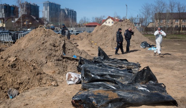 Russia-Ukraine War: Kremlin Troops Accused of Throwing Bodies in Plastic Bags in Mariupol Mass Graves