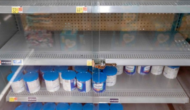 US Baby Formula Shortage: GOP Rep. Raises Alarm After Discovering Massive Stocks in Border Centers for Illegal Migrants