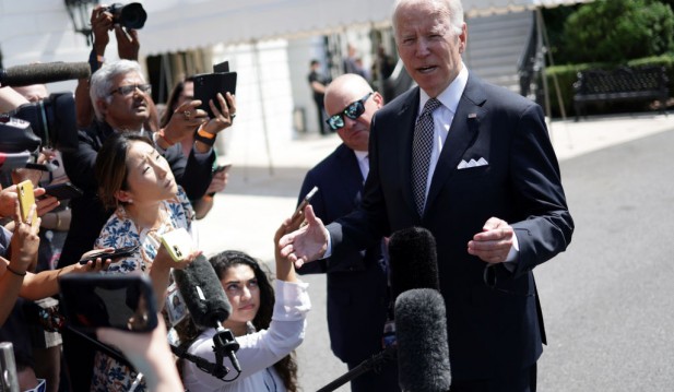 Biden Claims US Economy Doing Better Amid Impact of Pandemic, High Gas Prices on Americans' Budget