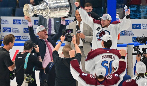 Stanley Cup Trophy Damaged! Watch How Avalanche Player Slipped on Ice and Dented Beautiful Award 