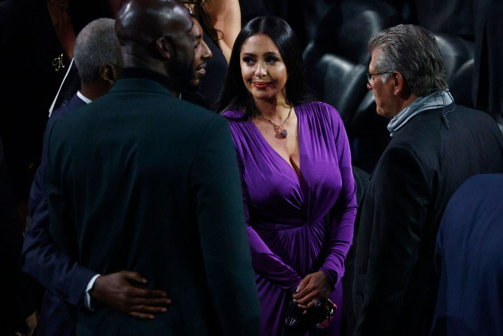 Kobe Bryant Death Vanessa Bryants Lawyer Says Crash Photos Were Shared By Deputy Captain ‘for 