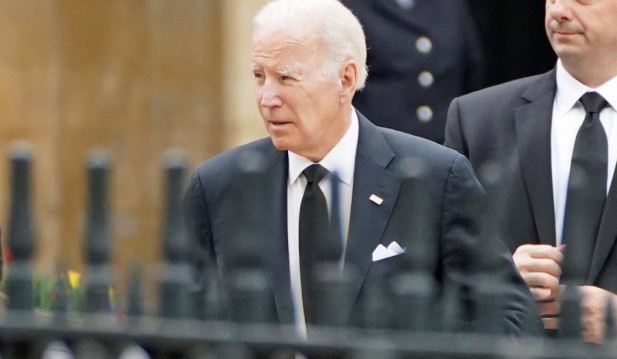 [Viral Photo] Did Joe Biden Really Touch a Child Inappropriately During Recent Trip?