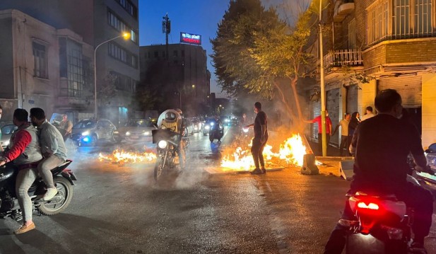 Iran Protests: Oil and Petrochemical Workers Join Nationwide Anti-Government Rallies, Possibly Crippling the Islamic Republic
