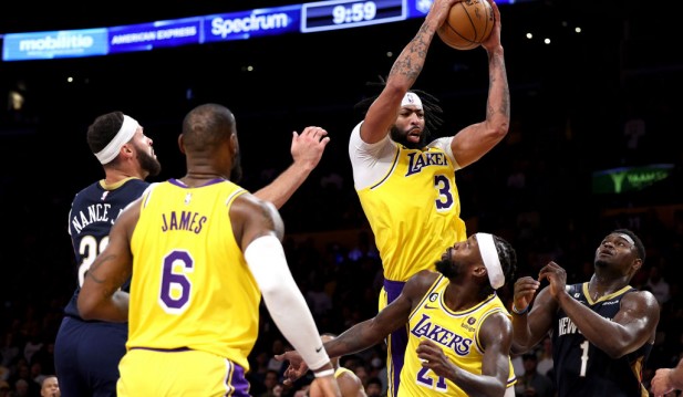 NBA: Lakers Win 2nd Game But LeBron James Shows Lack of Energy, Confirms He's Infected with a Virus