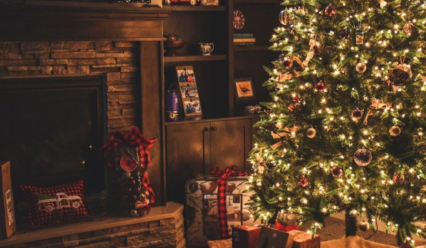 Most Entertaining Family-Friendly Christmas Games To Enjoy With Loved Ones