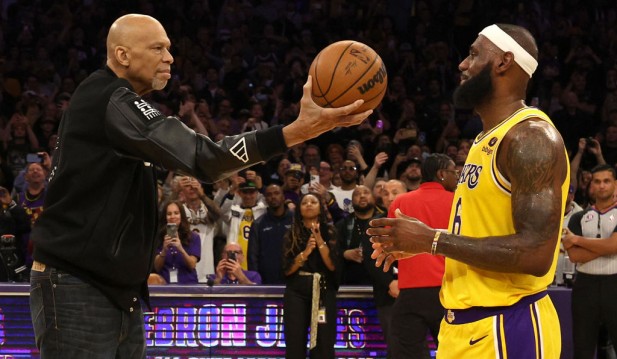Stephen Curry, NBA Stars React To LeBron James’ Scoring Feat