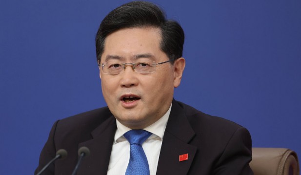 Chinese FM Tells US To Back Off, Warns Beijing Won’t Hold Back