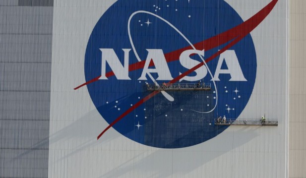 NASA To Invest $1 Billion in 'Deorbit Module' To Tug Space Station