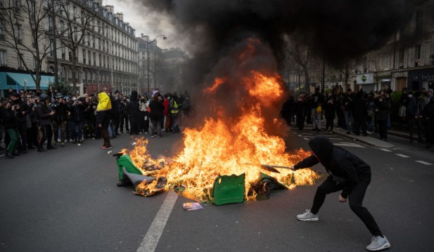 WATCH: Bloody Paris Violence Intensifies Amid France Biggest Security Operation