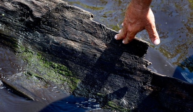 930-Year-old Native American Canoe Discovered in North Carolina Lake