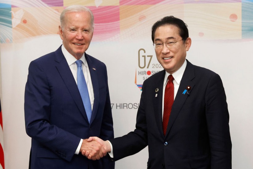 US President Joe Biden (L) and Fumio Kishida, Japan's prime minister