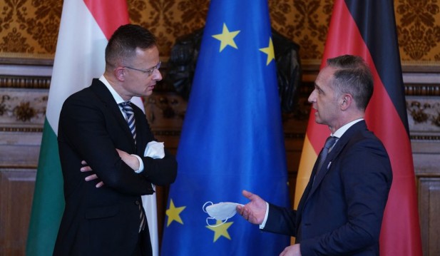 Germany, Hungary Clash as Ukraine Aids Remain Blocked