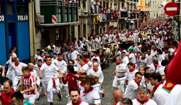 Thousands Participate in First Post-Pandemic Running of the Bulls in Spain's San Fermin Festival; Several Injured but No Deaths on Day 1