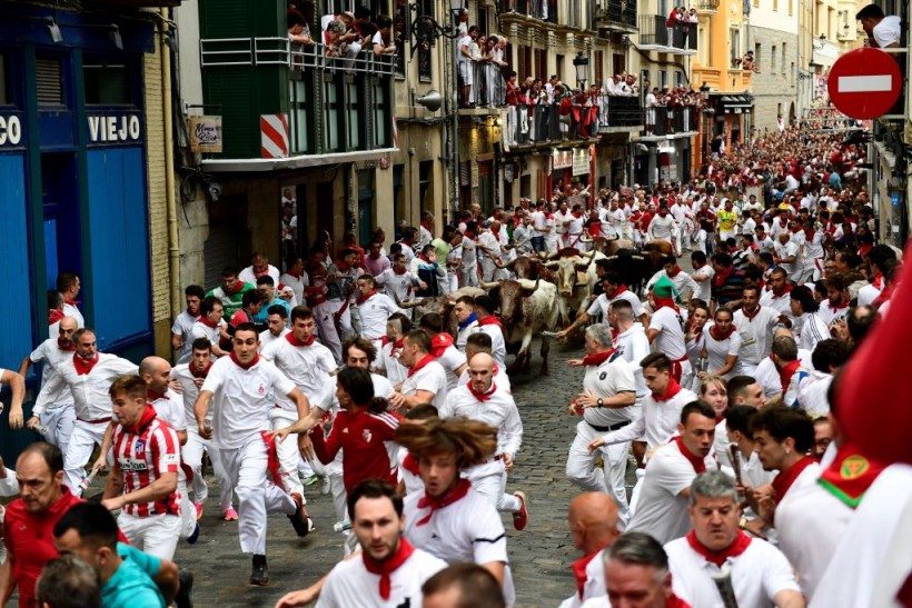 Thousands Participate in First Post-Pandemic Running of the Bulls in Spain's San Fermin Festival; Several Injured but No Deaths on Day 1