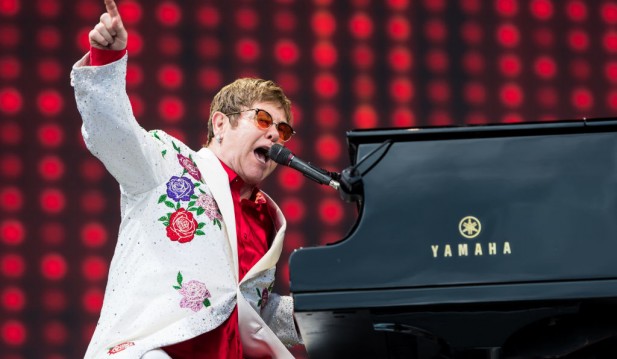 Elton John Says Goodbye in Final Night of Farewell Tour