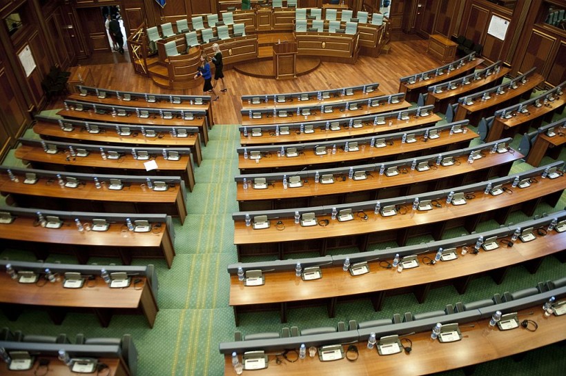 Serbia vs. Kosovo: MPs Engage in a Brawl while Kosovo PM Kurti Addresses Parliament