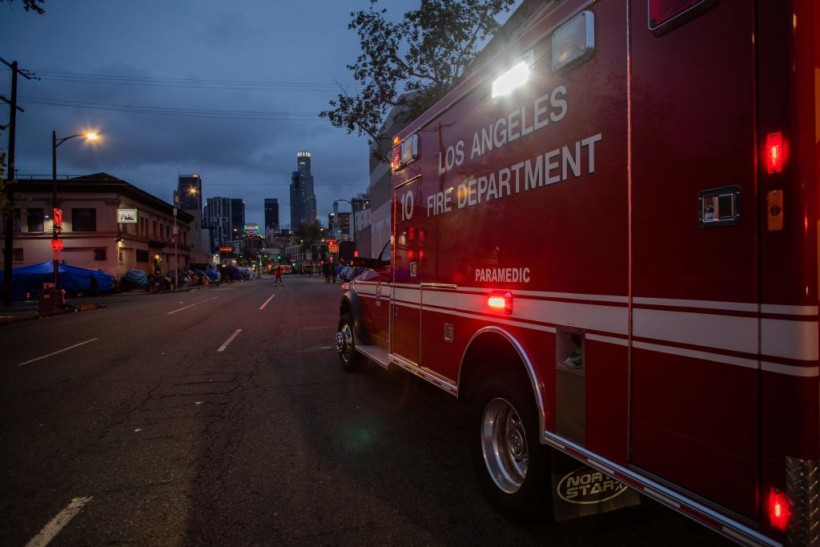 Woman Dead, 4 Hurt in Car Crash in LA Suburb