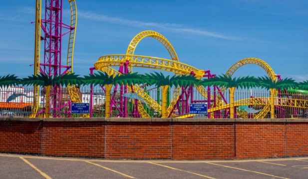 Parents 'Horrified': UK Family-Friendly Theme Park Apologizes for Drag Queen Act