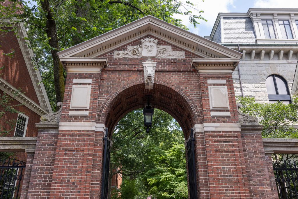 Harvard s Legacy Admissions Practices Under Fire in Federal Probe