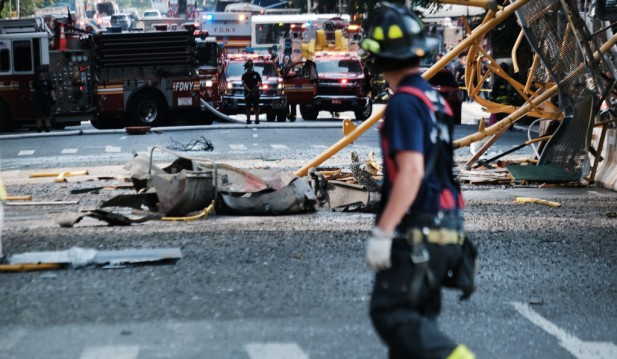 [WATCH] Construction Crane in NYC Catches Fire, Collapses; 6 Lightly injured Subheading: All injuries were minor.