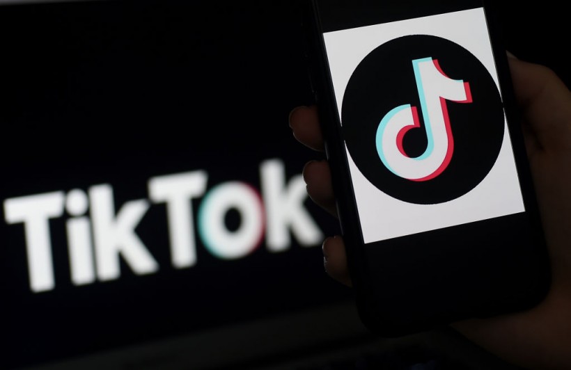 TikTok Rolled Up $1 Bill Going Viral, Again; Here's Why You Shouldn't Pick It Up