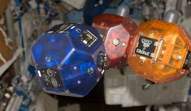 NASA's SPHERES to Get Smartphones