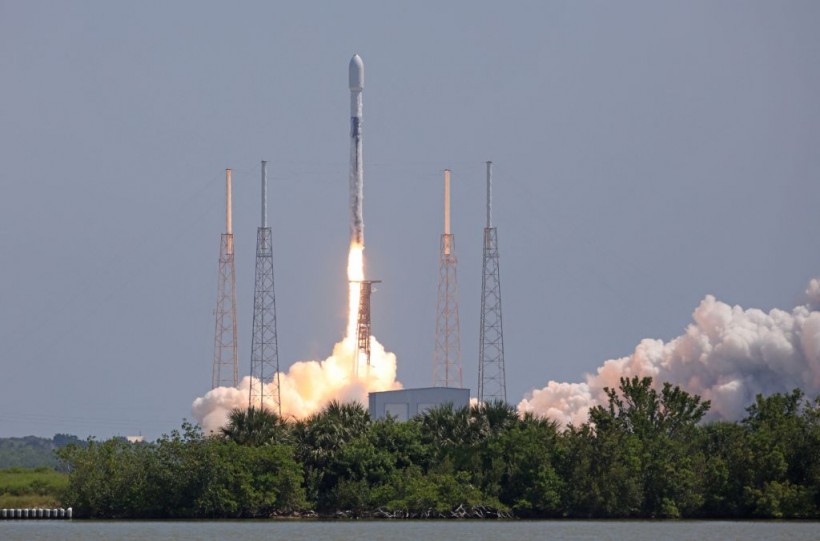 Feds: SpaceX, Blue Origin Being Spied by China, Russia